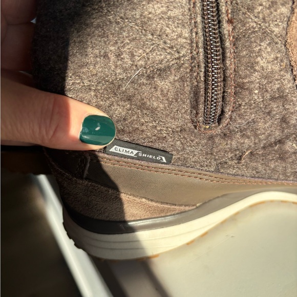 NWOT Salomon Brown and Red Lace Up Boots - Picture 4 of 8